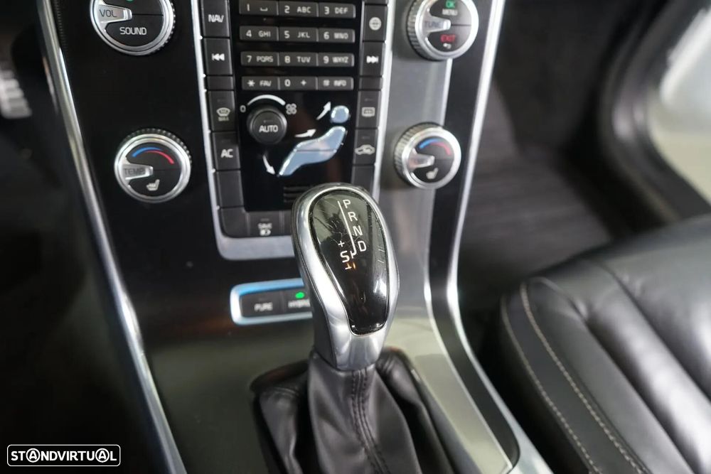 Volvo V60 2.4 D6 R-Design AWD Phev - 31