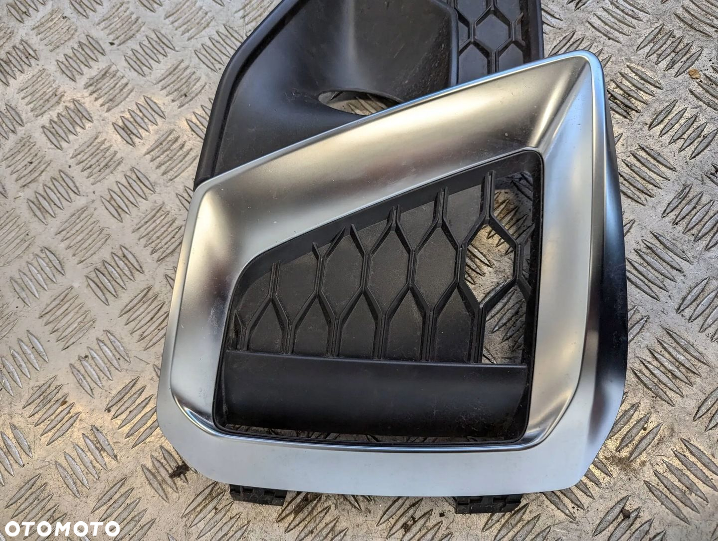 Audi A4 B9 8W 2019-2024 Kratka zaślepka halogenu lewa S-Line LIFT - 11