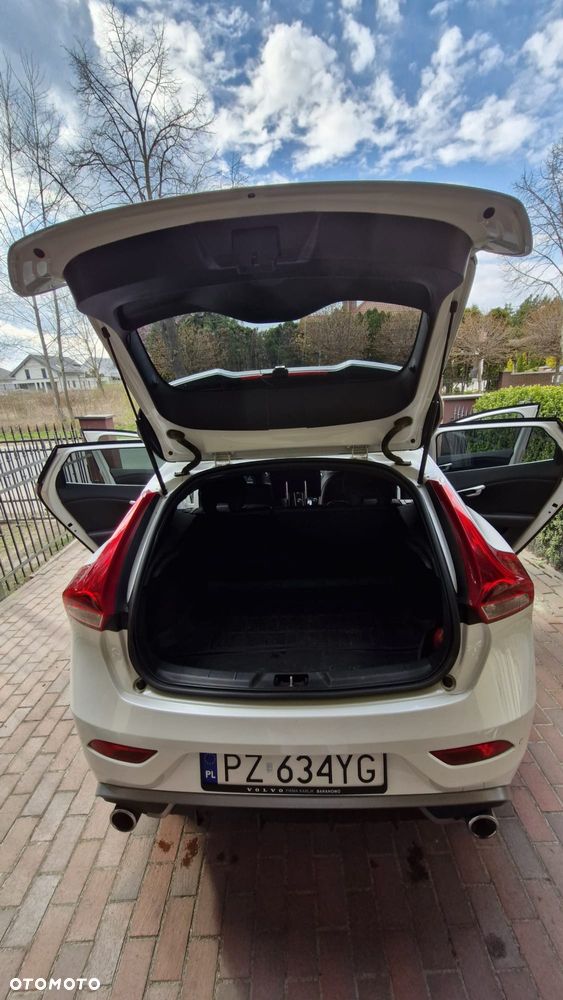 Volvo V40 D3 Drive-E R-Design Momentum - 19