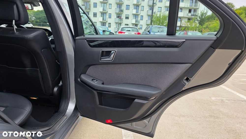 Mercedes-Benz Klasa E 200 CGI BlueEFFICIENCY 7G-TRONIC Avantgarde - 15