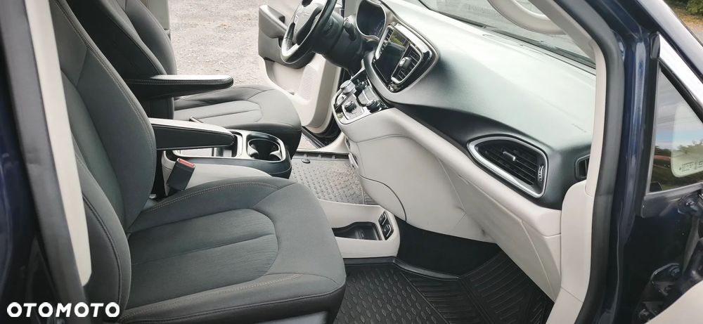 Chrysler Pacifica - 20