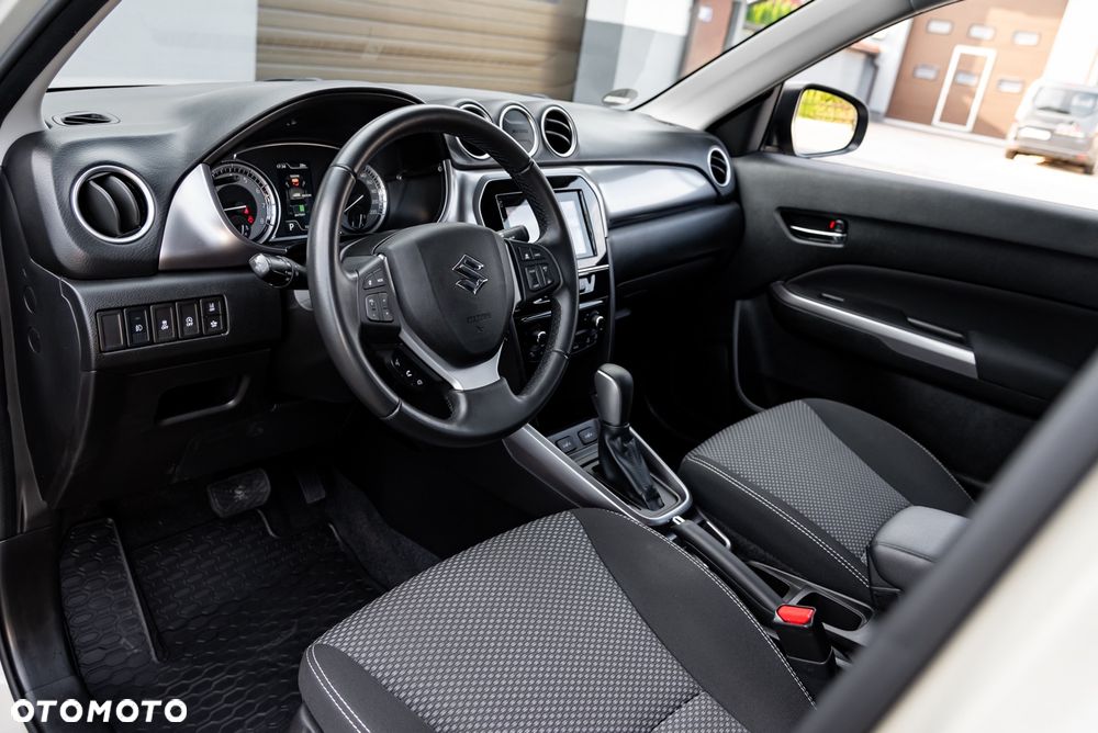 Suzuki Vitara 1.5 Dualjet Hybrid AGS Comfort+ "SHINKAI" - 17