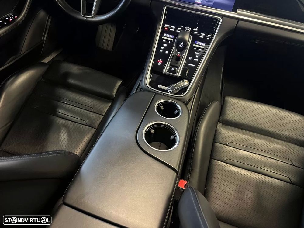 Porsche Panamera Sport Turismo 4 E-Hybrid - 24