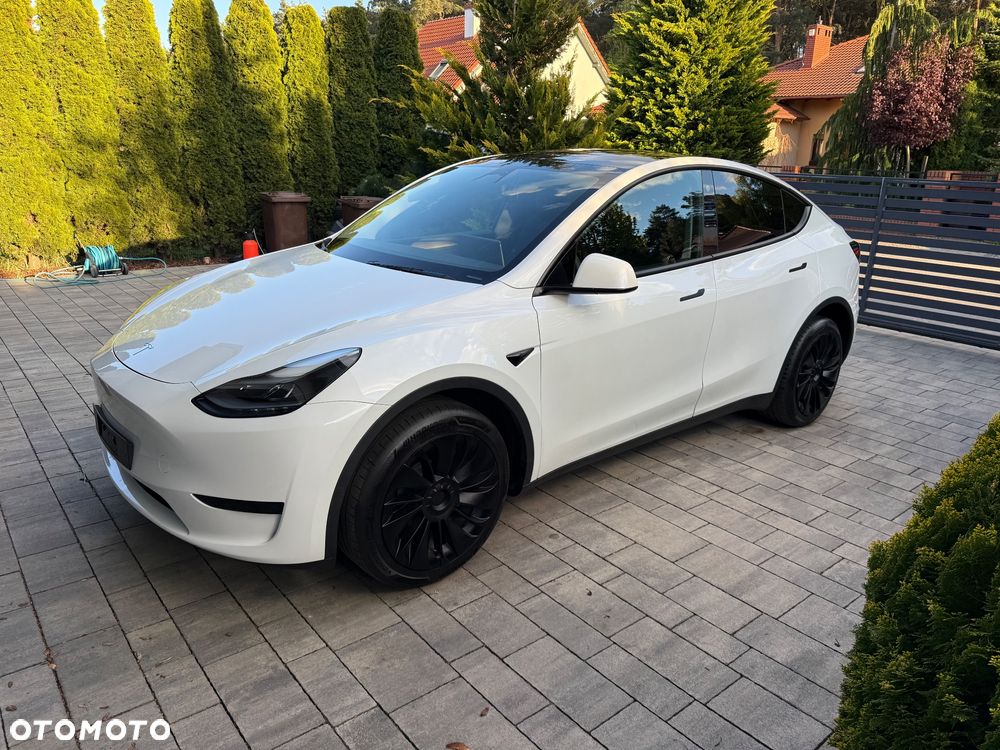 Tesla Model Y - 5
