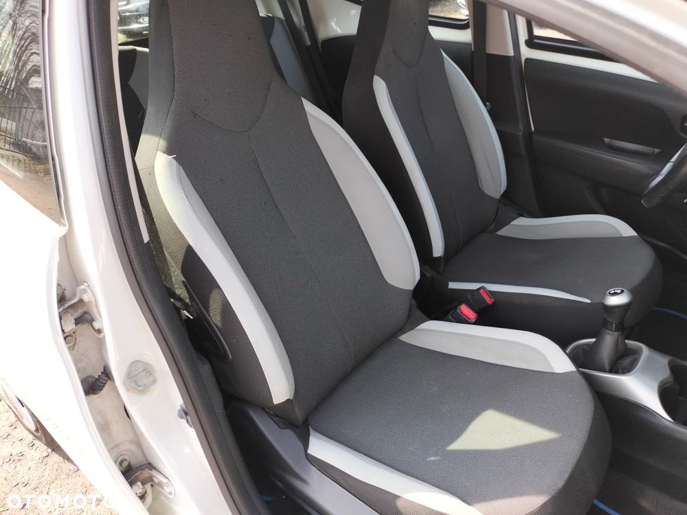 Toyota Aygo x-clusiv - 12