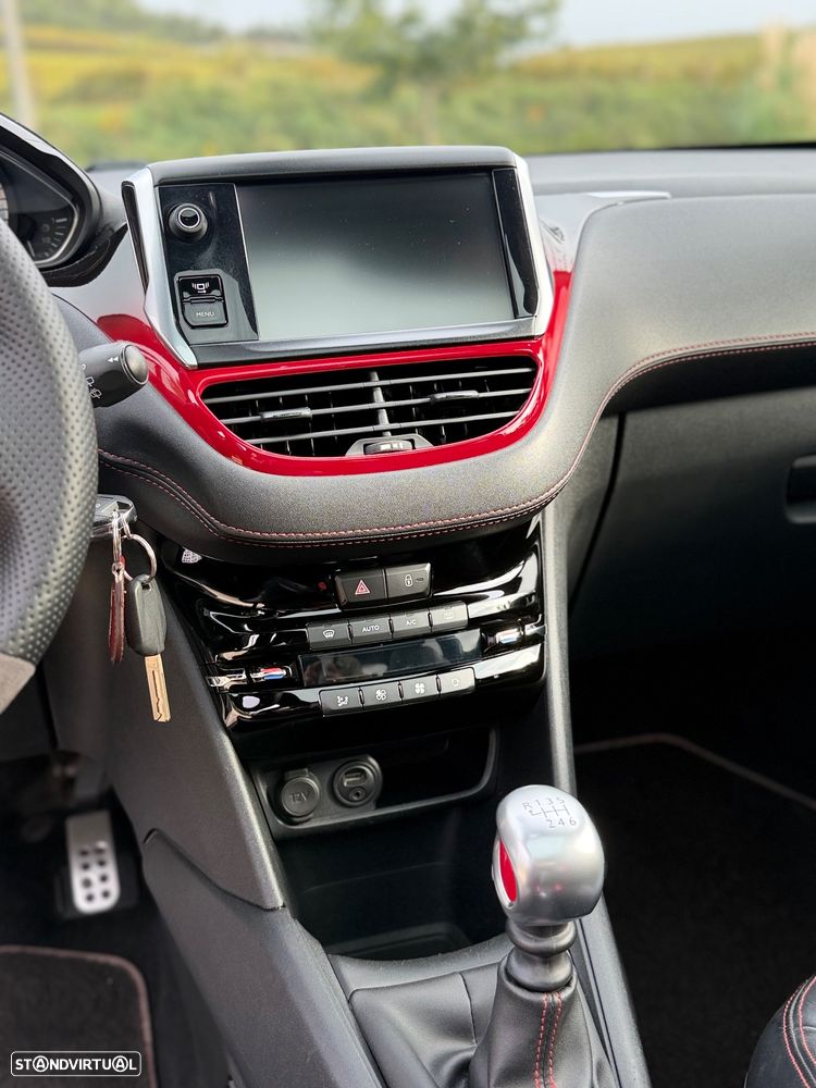 Peugeot 208 GTI 200 THP - 23