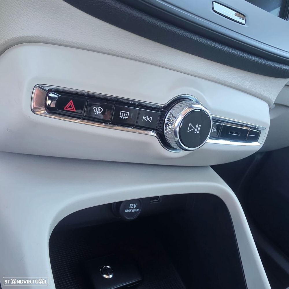 Volvo XC 40 1.5 T3 Momentum - 24