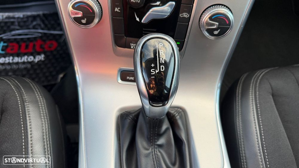 Volvo V60 2.4 D6 Momentum AWD Phev - 39