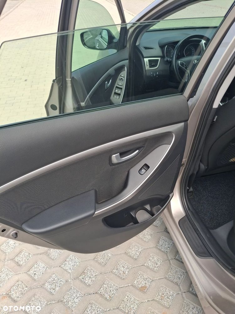 Hyundai i30 1.4 Family - 10