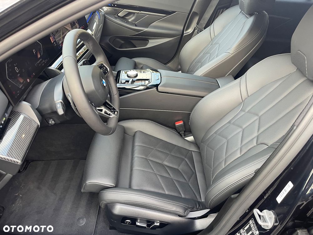 BMW Seria 5 540d xDrive mHEV - 13