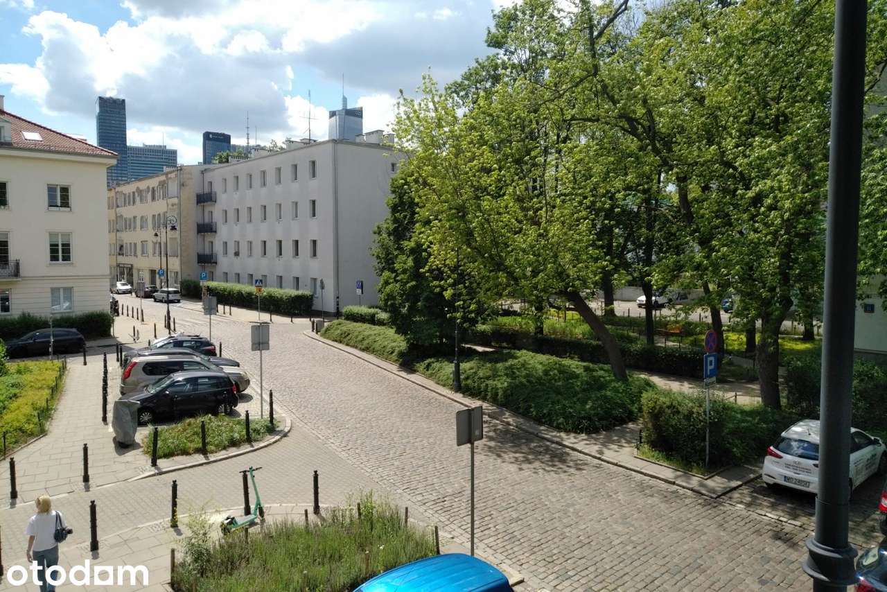 Kawalerka do wynajęcia w Śródmieściu z balkonem / metro / bezpośrednio