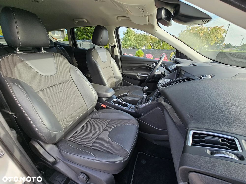 Ford Kuga 2.0 TDCi 2x4 Titanium - 38