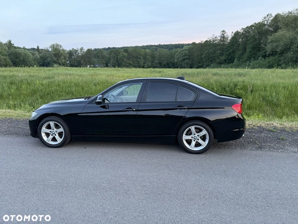 BMW Seria 3 320i - 5