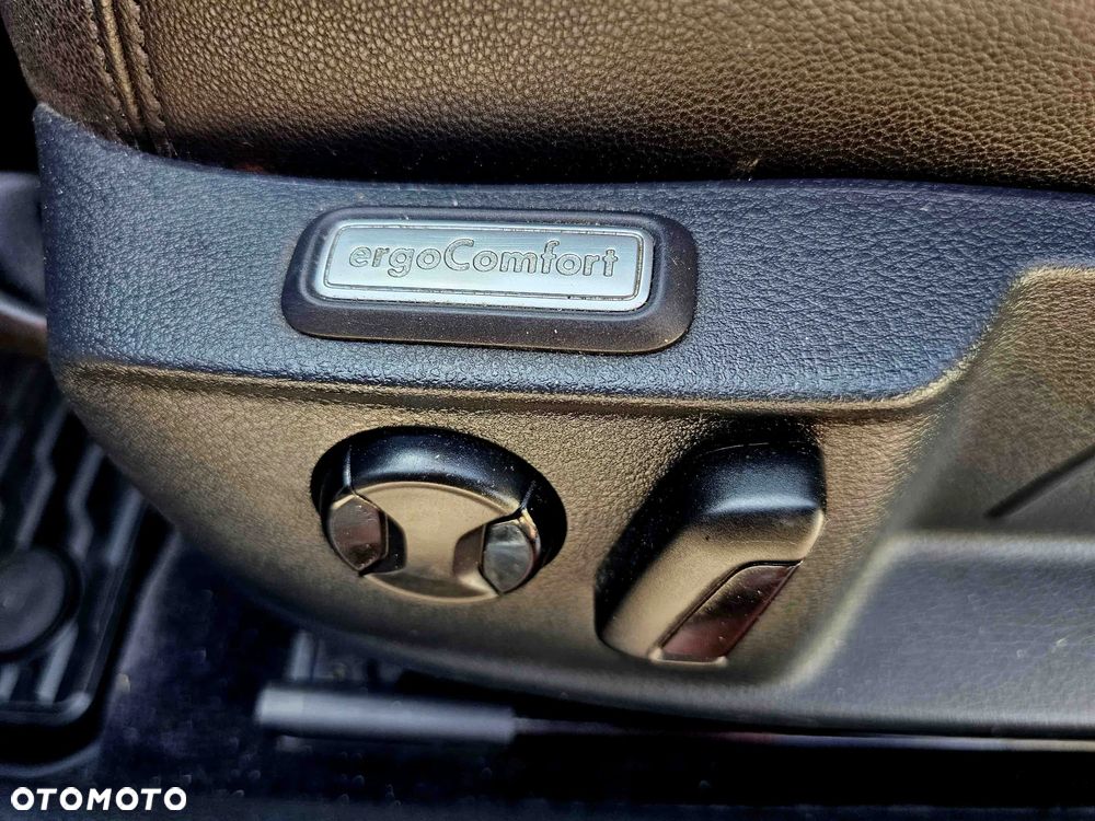 Volkswagen Passat Variant 2.0 TDI SCR 4Motion DSG Highline - 32