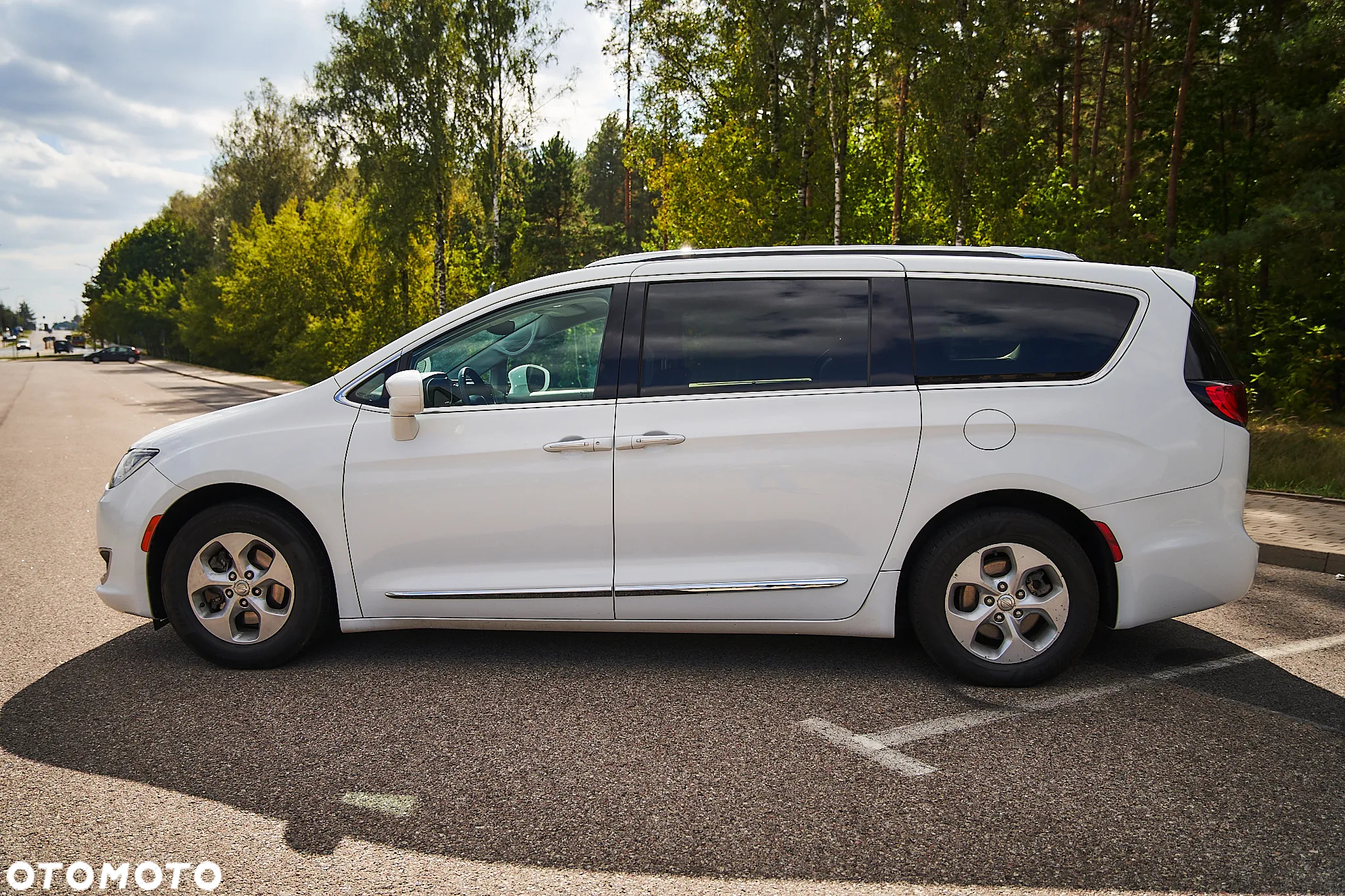 Chrysler Pacifica - 12