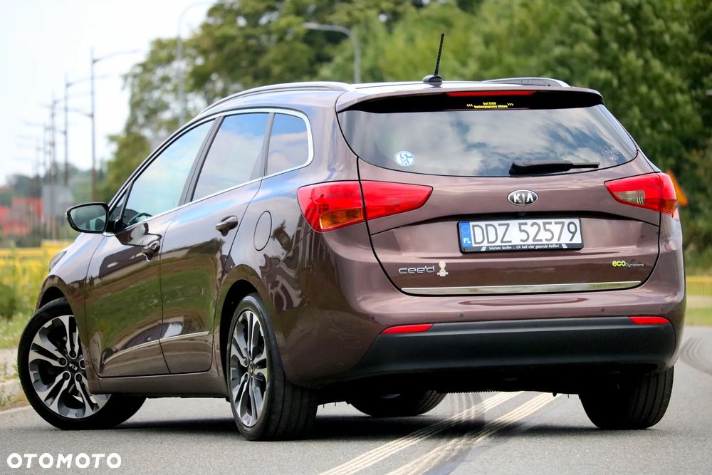 Kia Ceed 1.6 CRDi 128 Fifa World Cup Edition - 22
