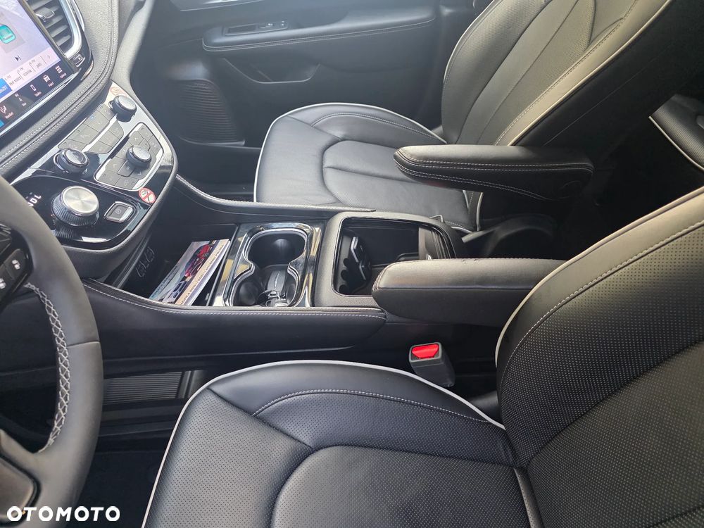 Chrysler Pacifica - 12