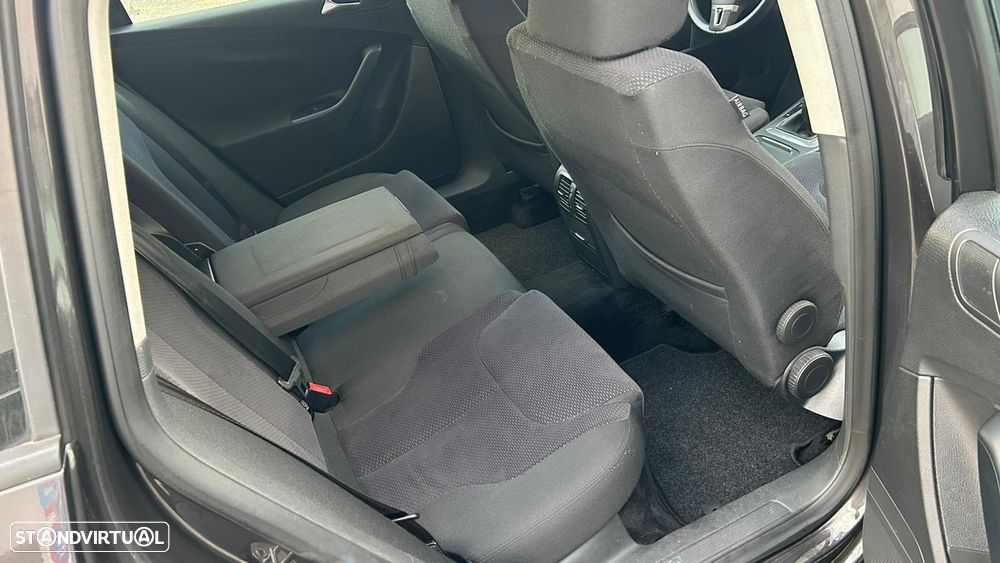 VW Passat Variant 1.6 TDI DPF BlueMotion Comfortline - 24