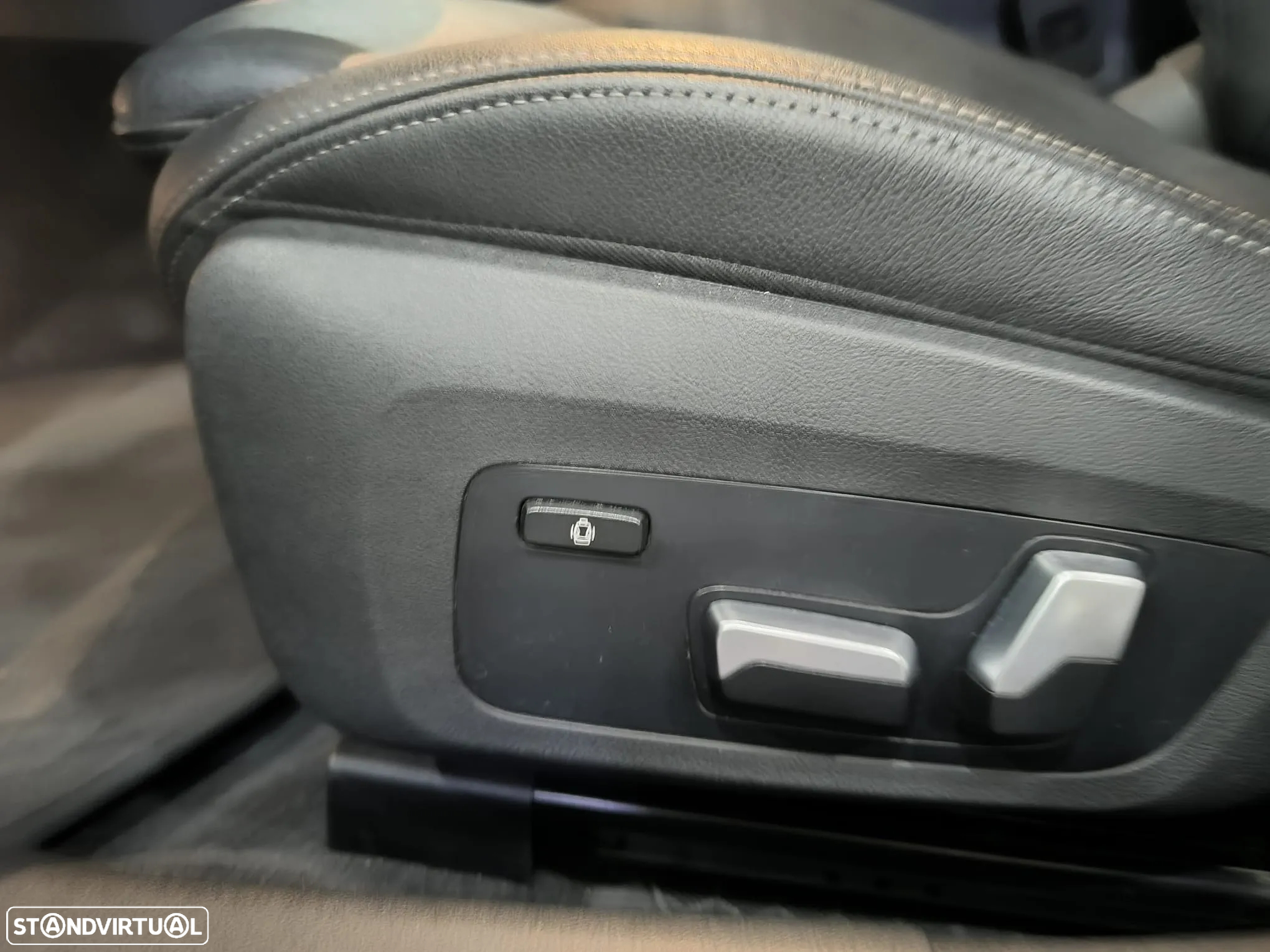 BMW 330 e Pack Desportivo M Auto - 29
