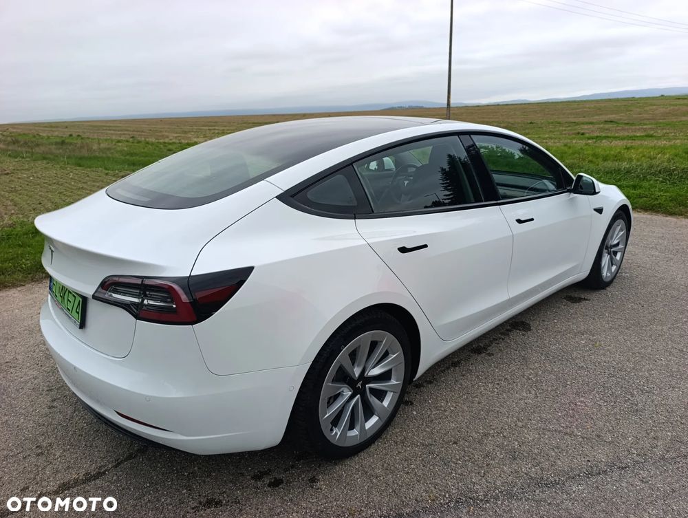 Tesla Model 3 - 3