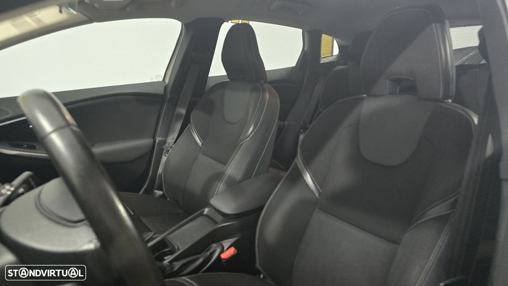 Volvo V40 2.0 D2 Momentum Geartronic - 13