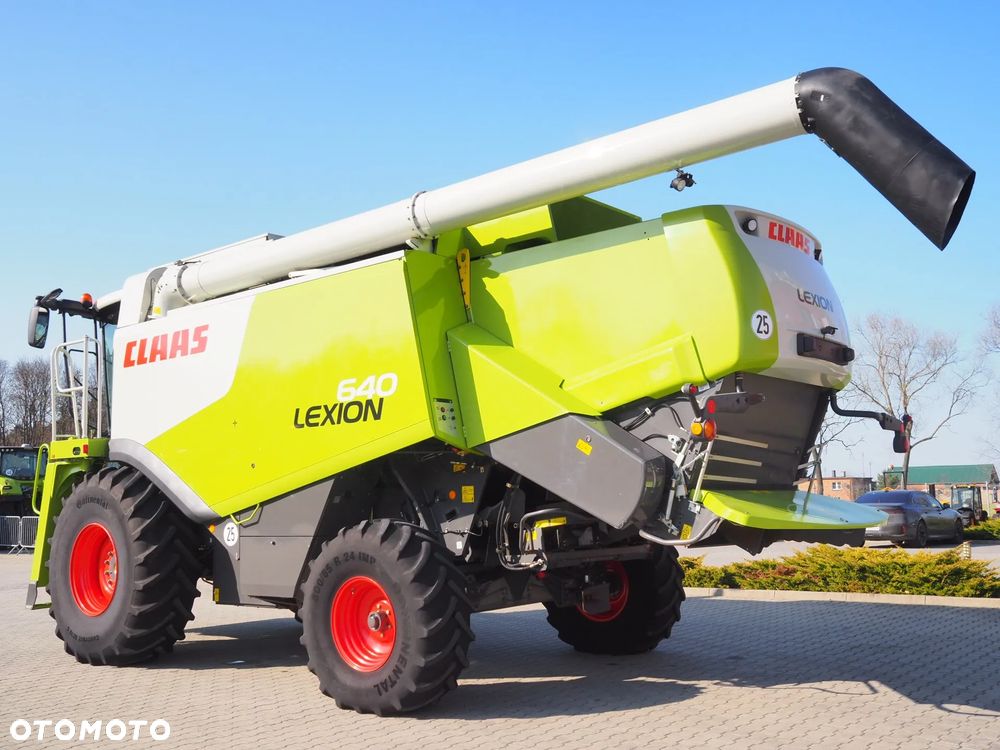 Claas Lexion 640 + V660 - 3