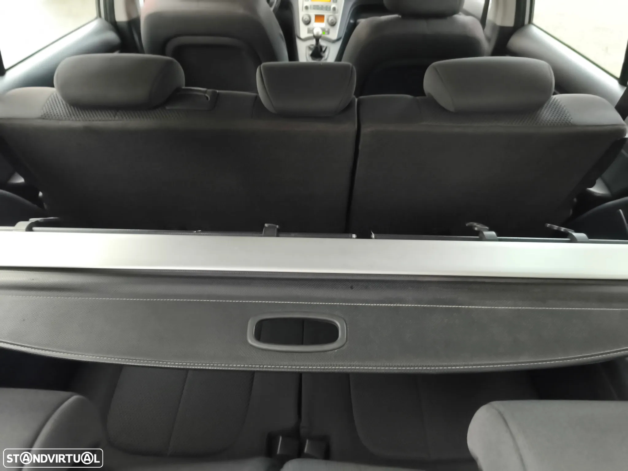 Kia Carens 2.0 CRDi LX - 20