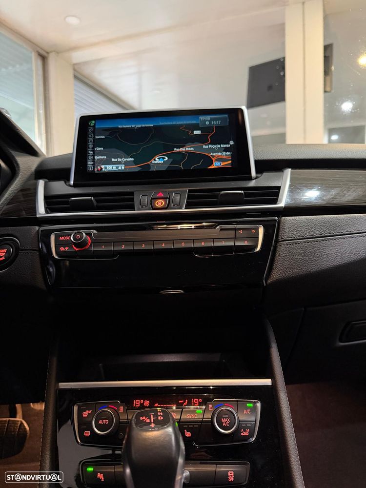 BMW 220 Active Tourer d Aut. Luxury Line - 16