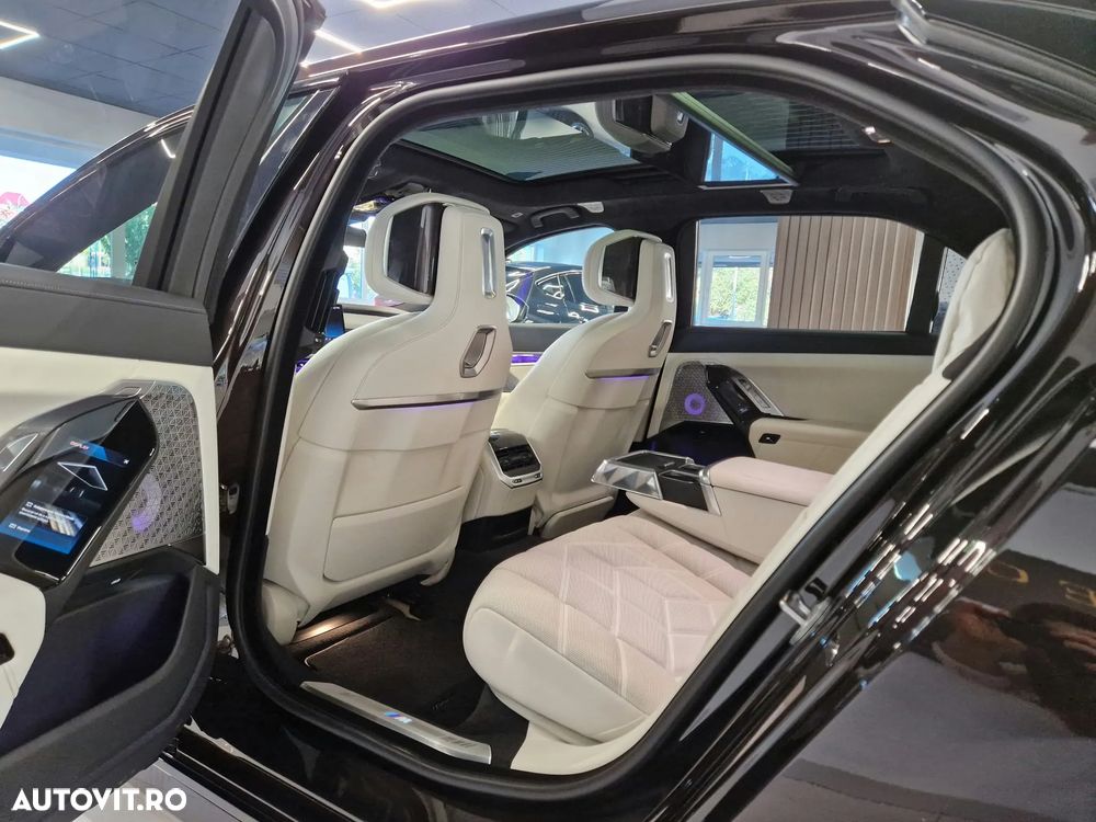 BMW Seria 7 740d xDrive MHEV - 16