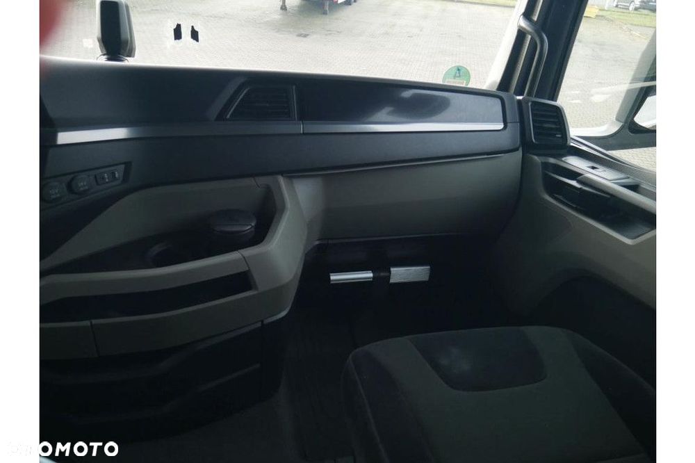 MAN Vehicle Tractor 4x2 Standard - 15