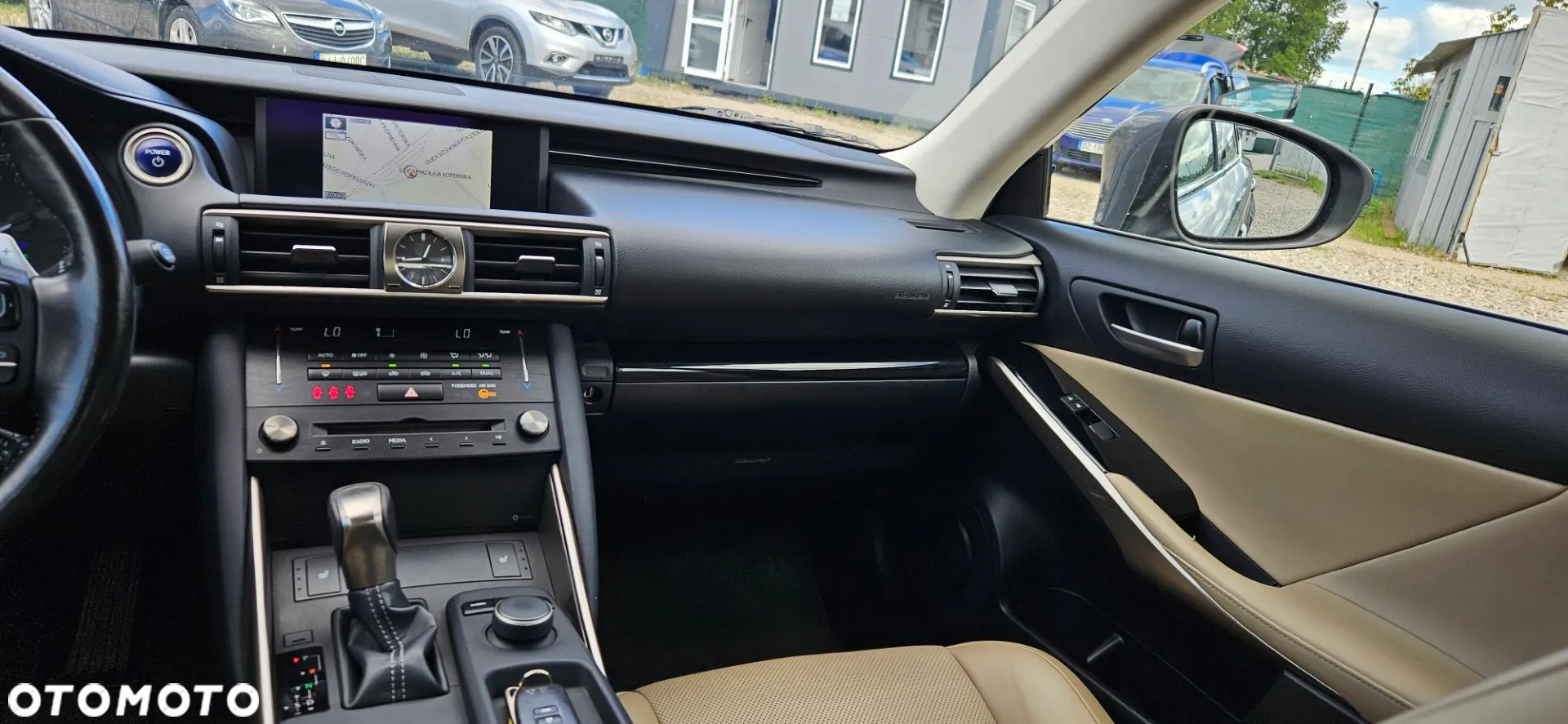 Lexus IS 300h Business Edition - 26