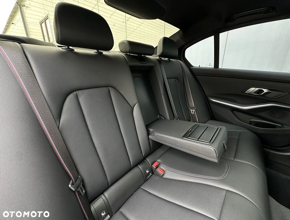 BMW Seria 3 318i M Sport - 26