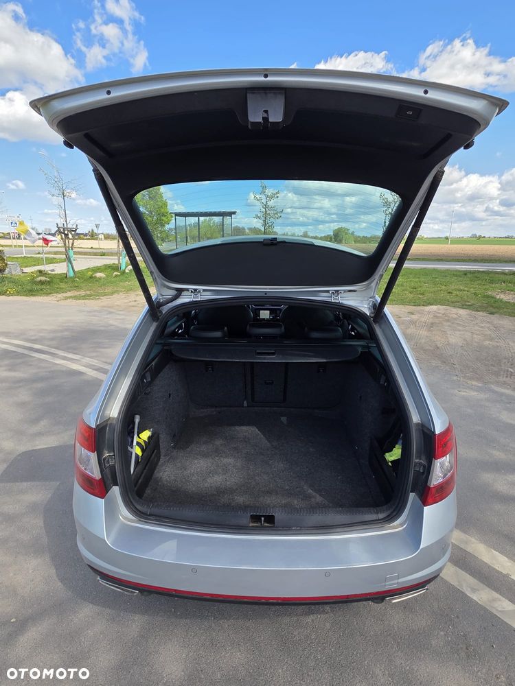 Skoda Octavia 2.0 TDI DSG RS - 9