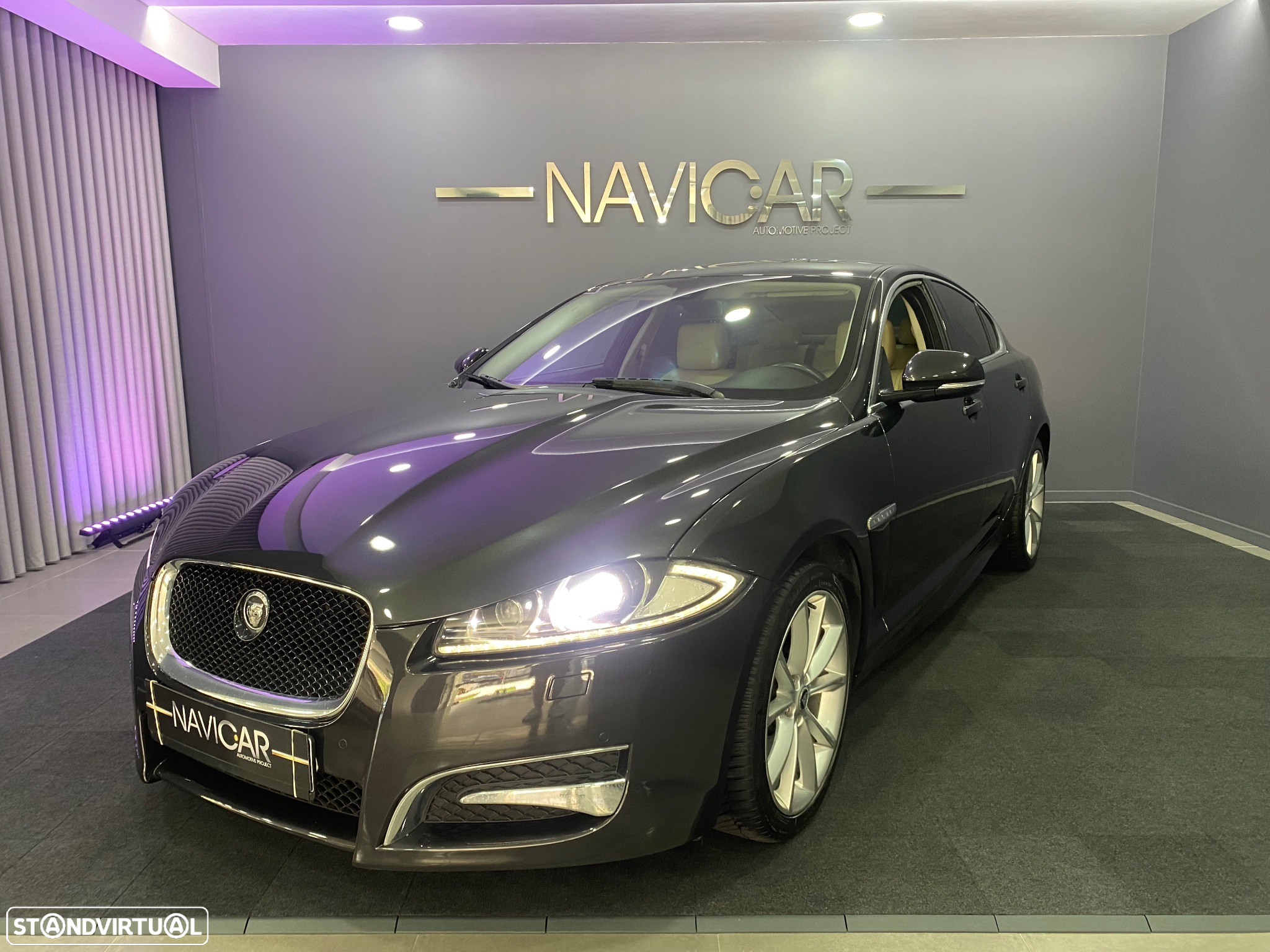 Jaguar XF 2.2 D R-Sport - 24