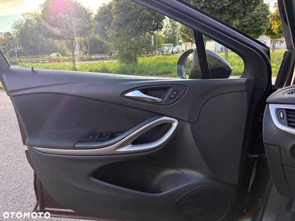 Opel Astra 1.4 T Enjoy S&S - 23
