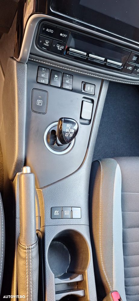 Toyota Auris 1.8 L VVT-i HSD Sol - 13