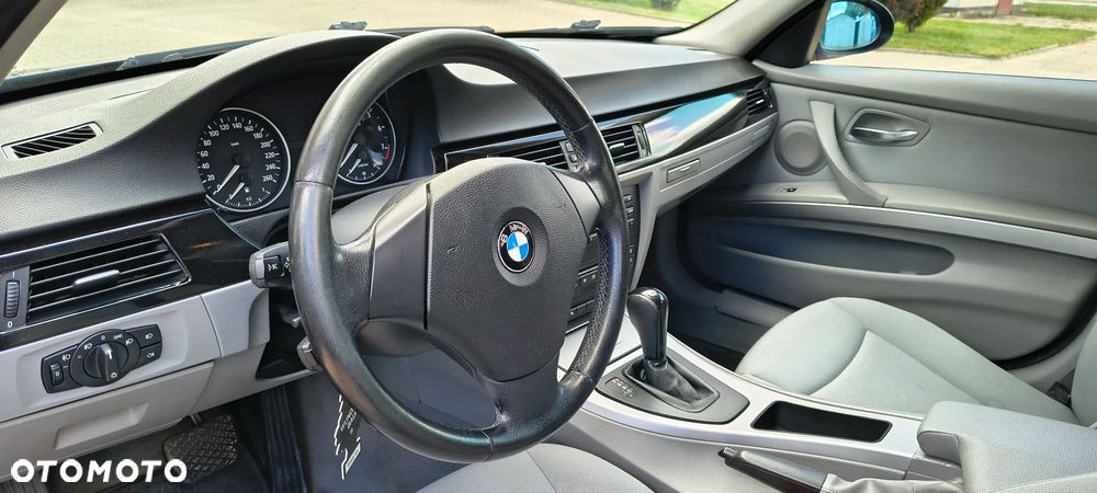 BMW Seria 3 325i - 10