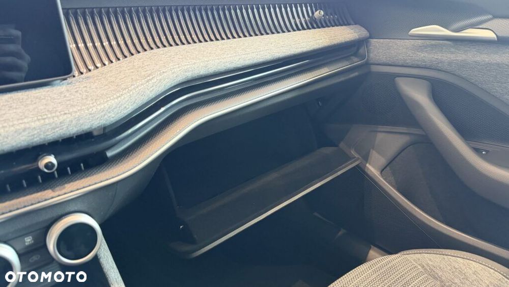 Skoda Superb 2.0 TDI SCR Drive DSG - 20