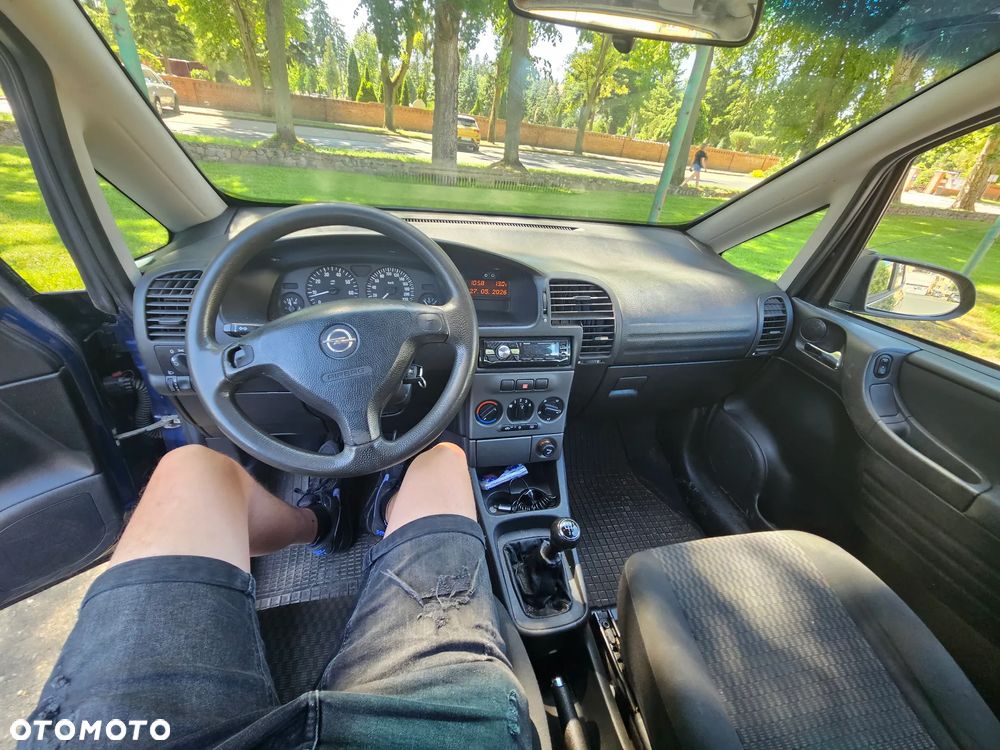 Opel Zafira 1.6 - 11