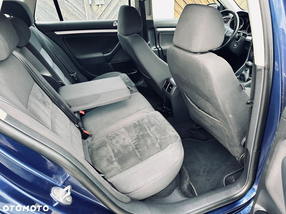 Volkswagen Golf 1.6 TDI DPF Highline - 22