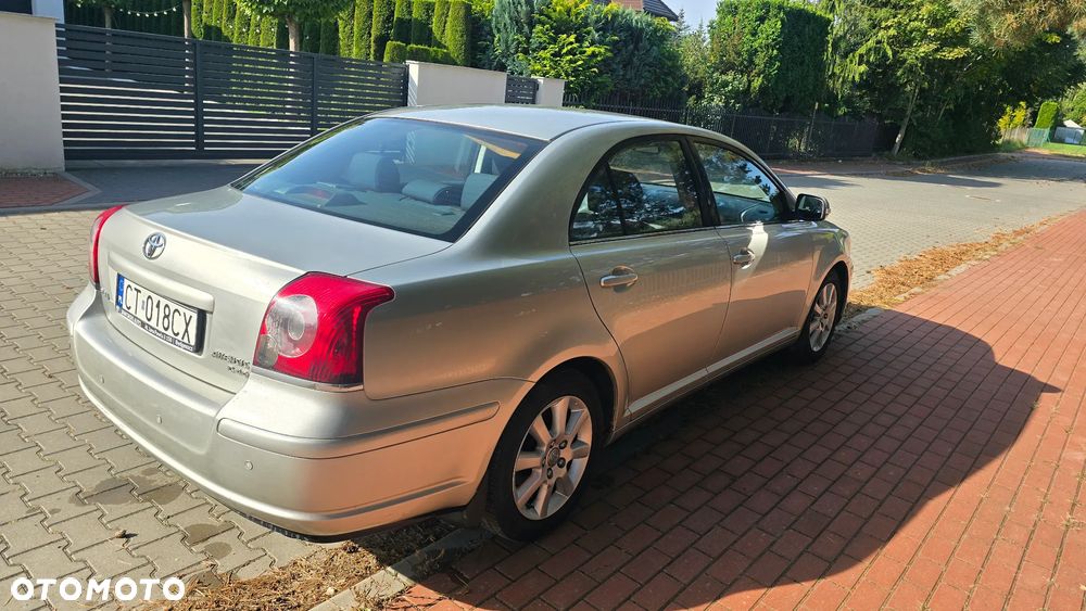 Toyota Avensis - 2