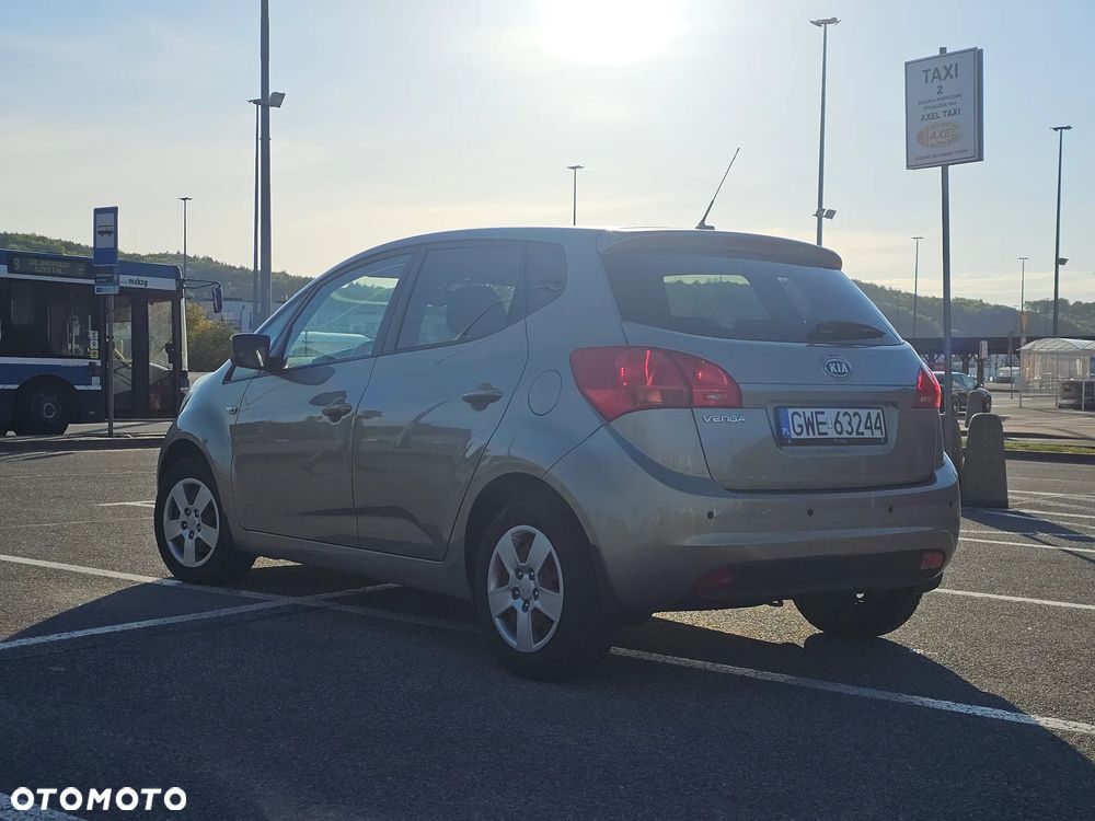Kia Venga 1.6 L - 14