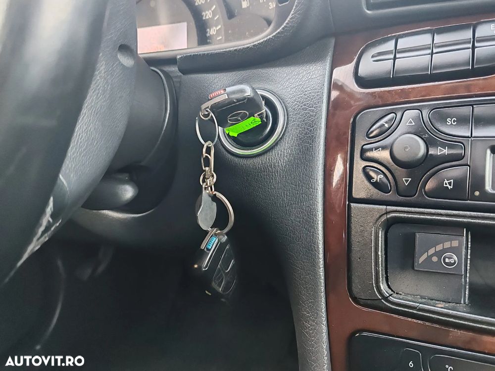 Mercedes-Benz C - 12