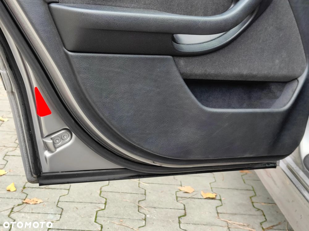 BMW Seria 5 528i - 12