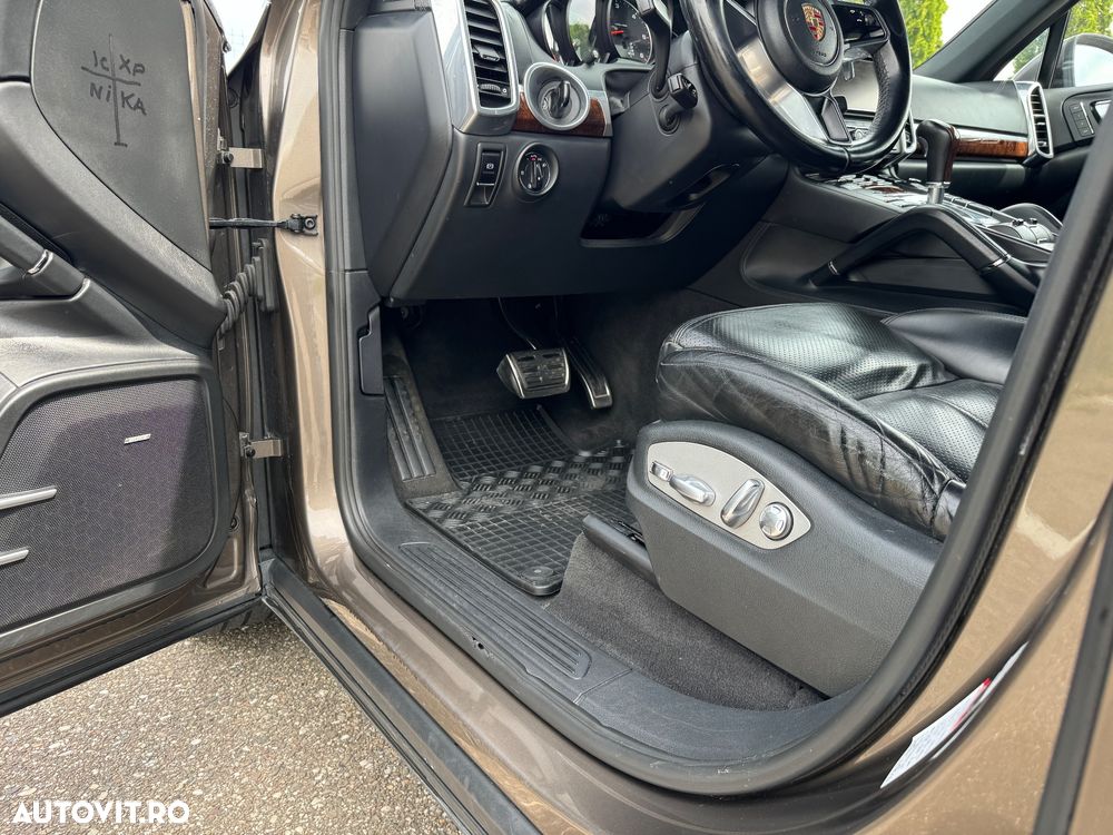 Porsche Cayenne 3.0 L V6 - 11