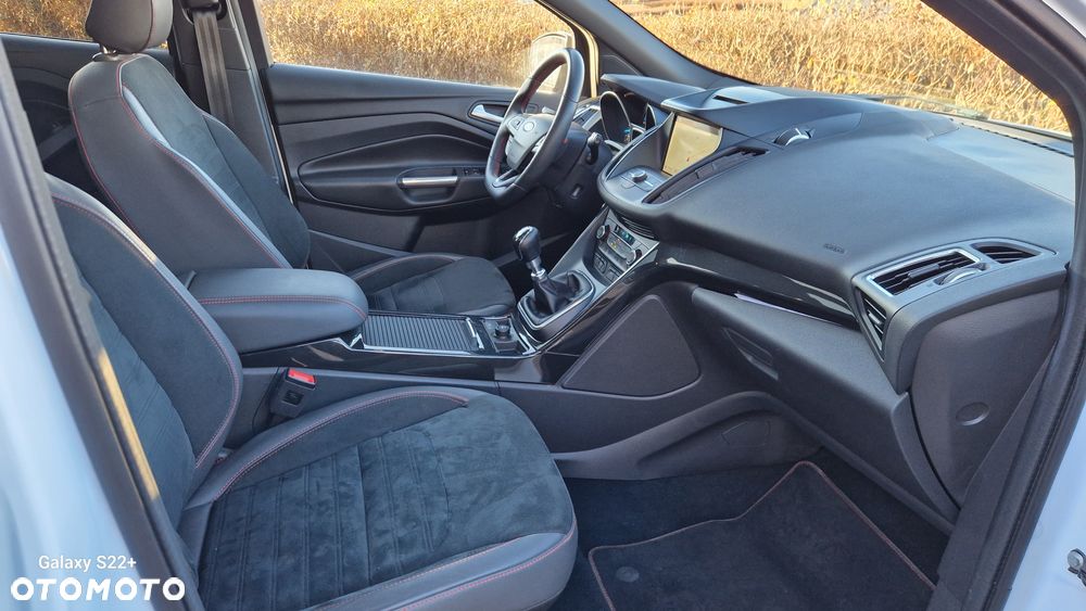 Ford Kuga 1.5 EcoBoost 2x4 ST-Line - 21