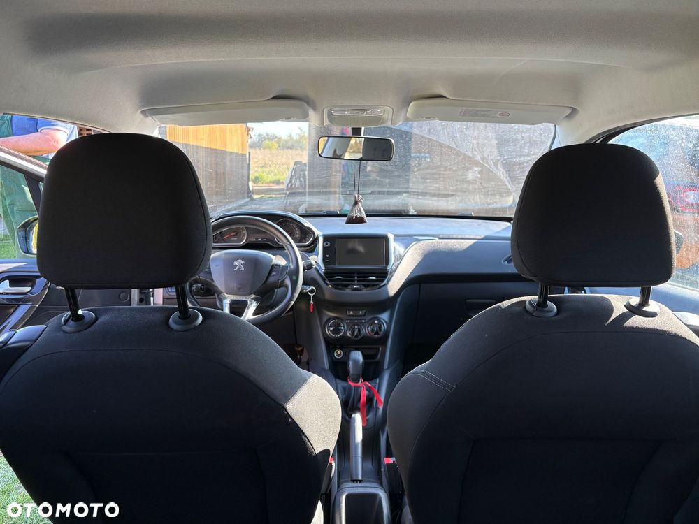 Peugeot 208 - 6