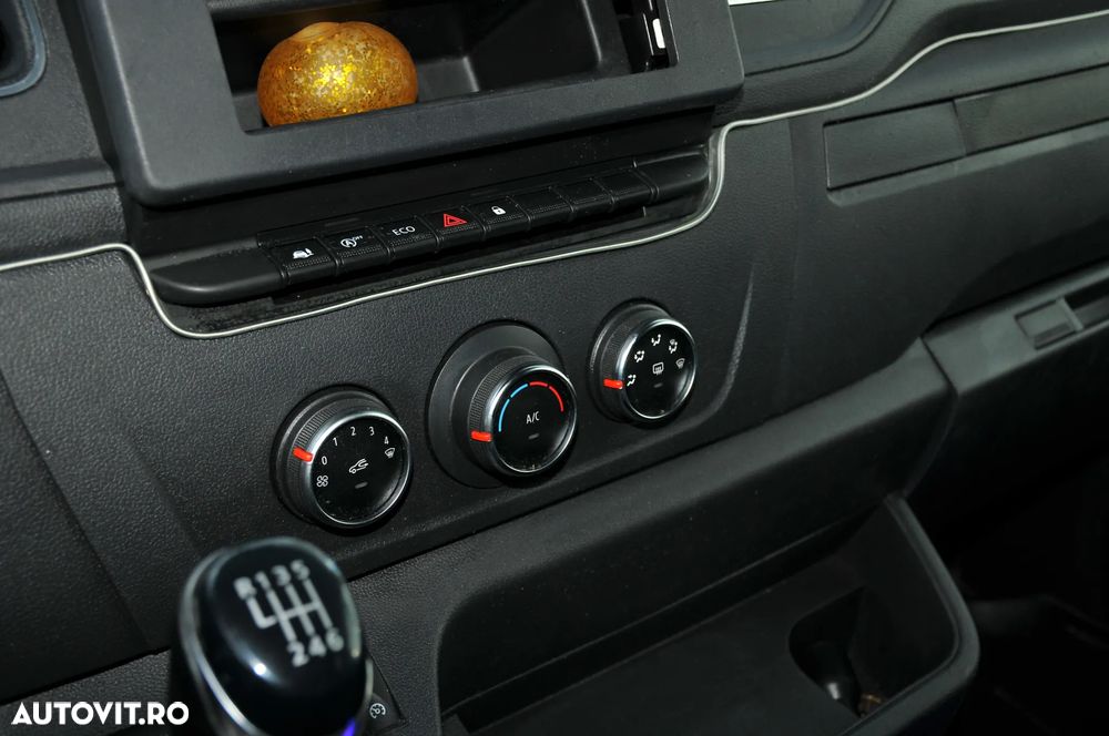 Renault Master cu lift - 29