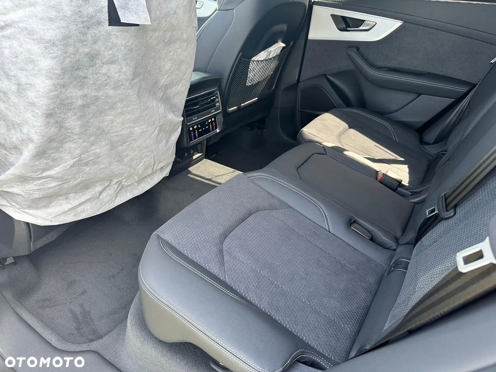 Audi Q8 - 8