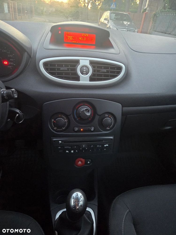 Renault Clio - 22